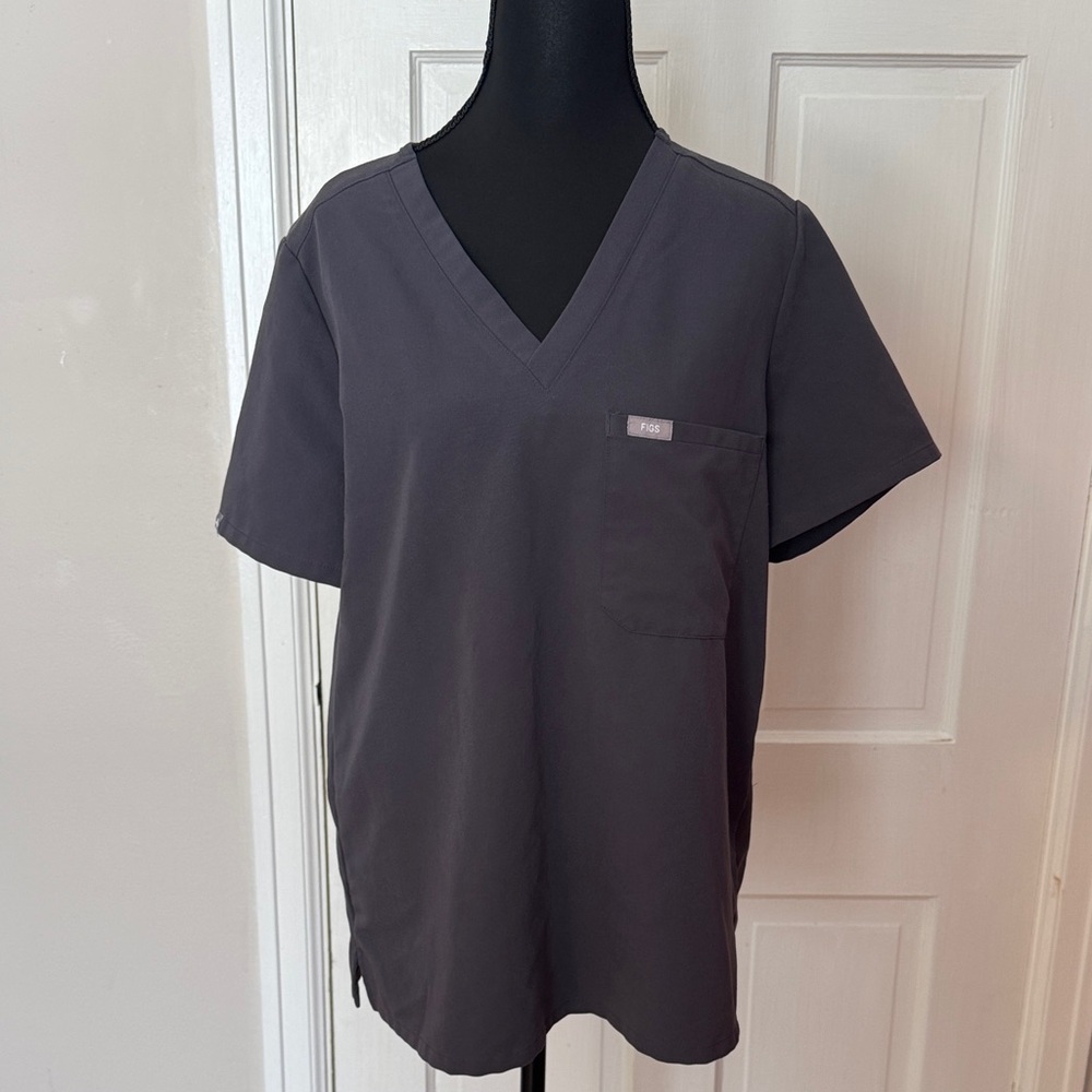 Figs Technical Collection Scrub Top w Pocket V Neck Gray Size Medium